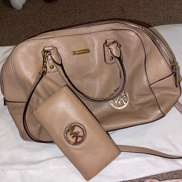 Nude Michael Kors Handbag amazing condition - Picture 5 of 9